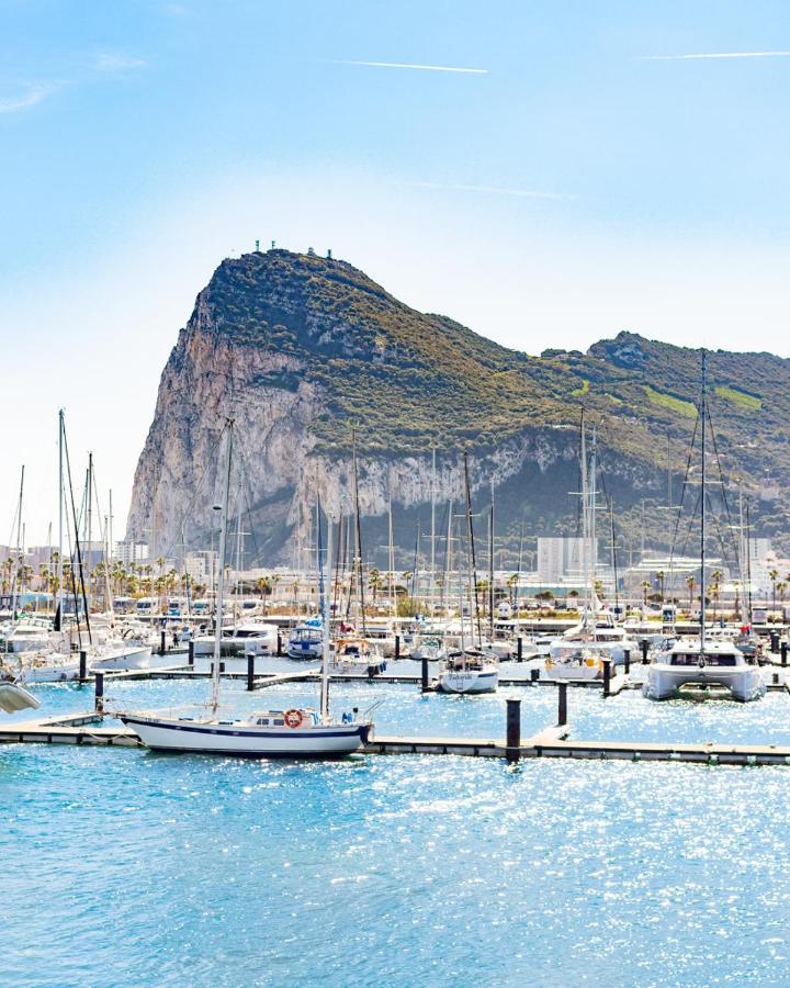 Practico Apartamento A 5 Min Andando De Gibraltar Y El Centro, Frente Al Mar Ла-Линеа-де-ла-Консепсьон Экстерьер фото