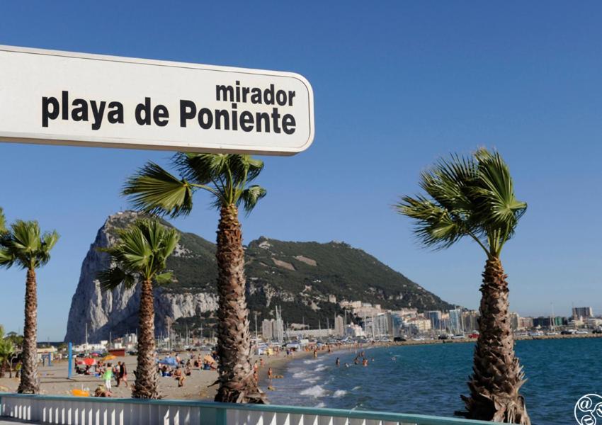 Practico Apartamento A 5 Min Andando De Gibraltar Y El Centro, Frente Al Mar Ла-Линеа-де-ла-Консепсьон Экстерьер фото