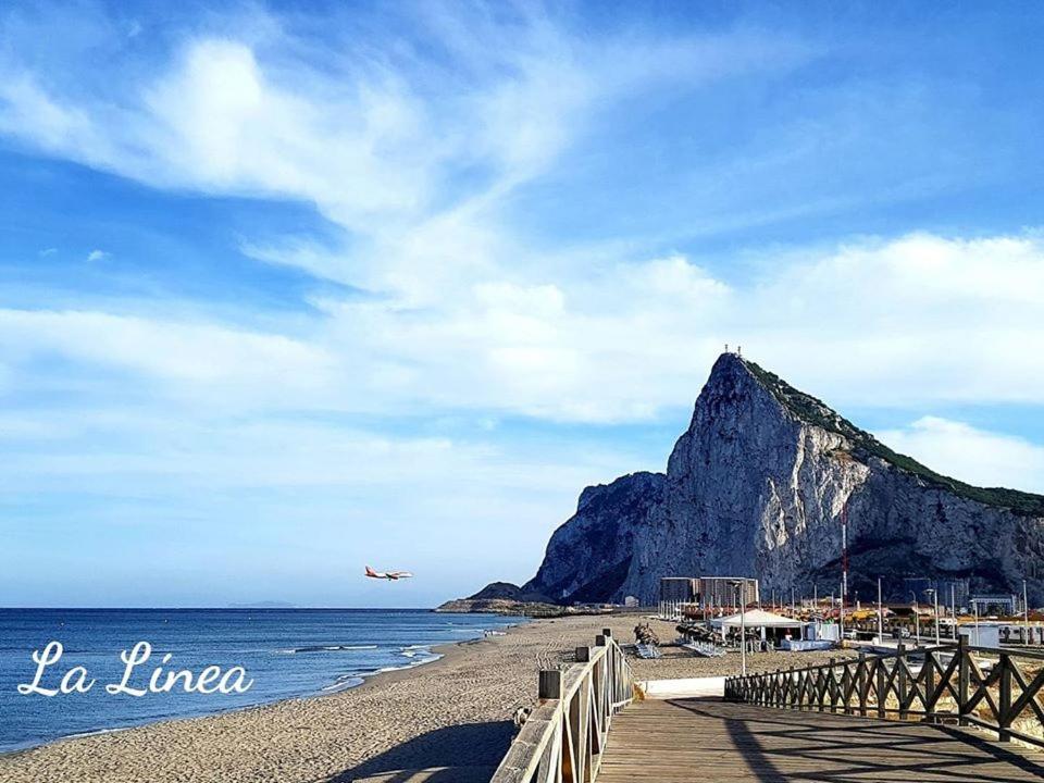 Practico Apartamento A 5 Min Andando De Gibraltar Y El Centro, Frente Al Mar Ла-Линеа-де-ла-Консепсьон Экстерьер фото